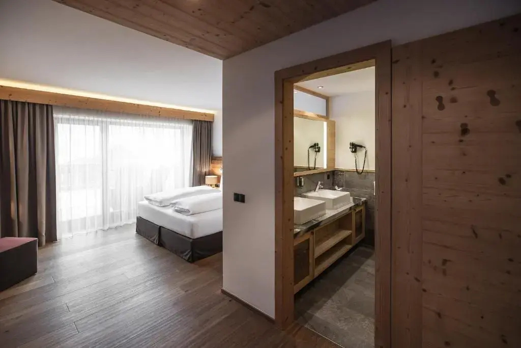 Deluxe Double Suite with balcony (full double bed)