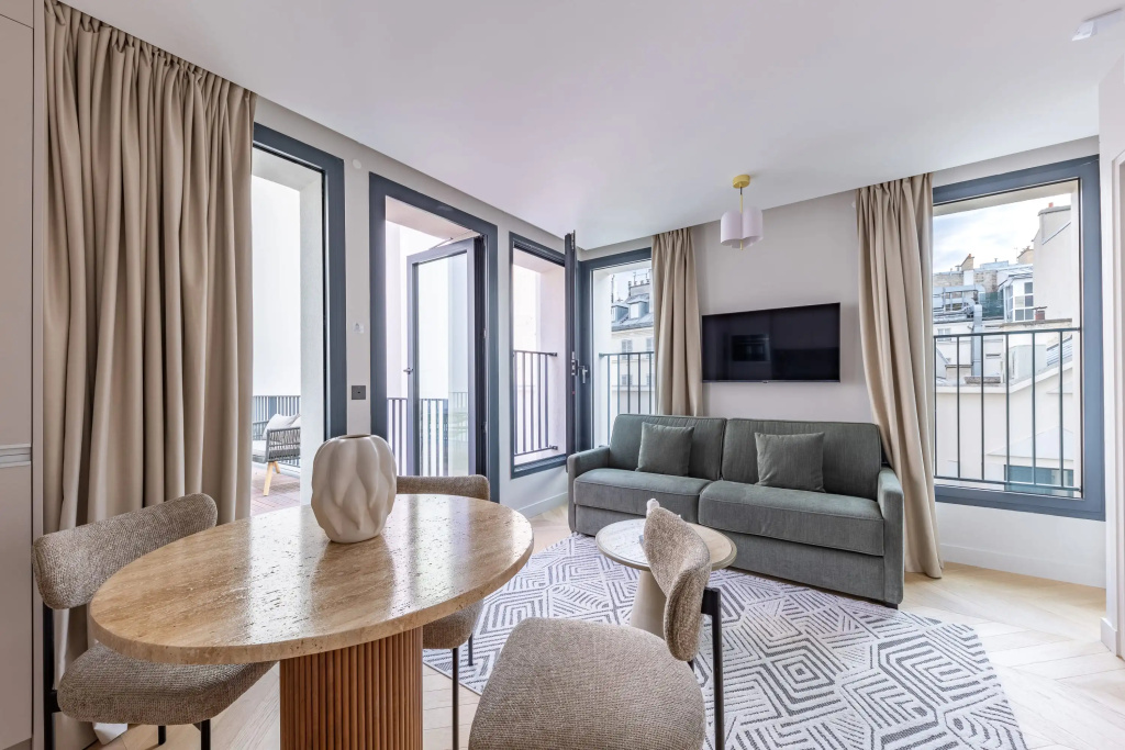 2 Bedrooms Opera Apartment with balcony