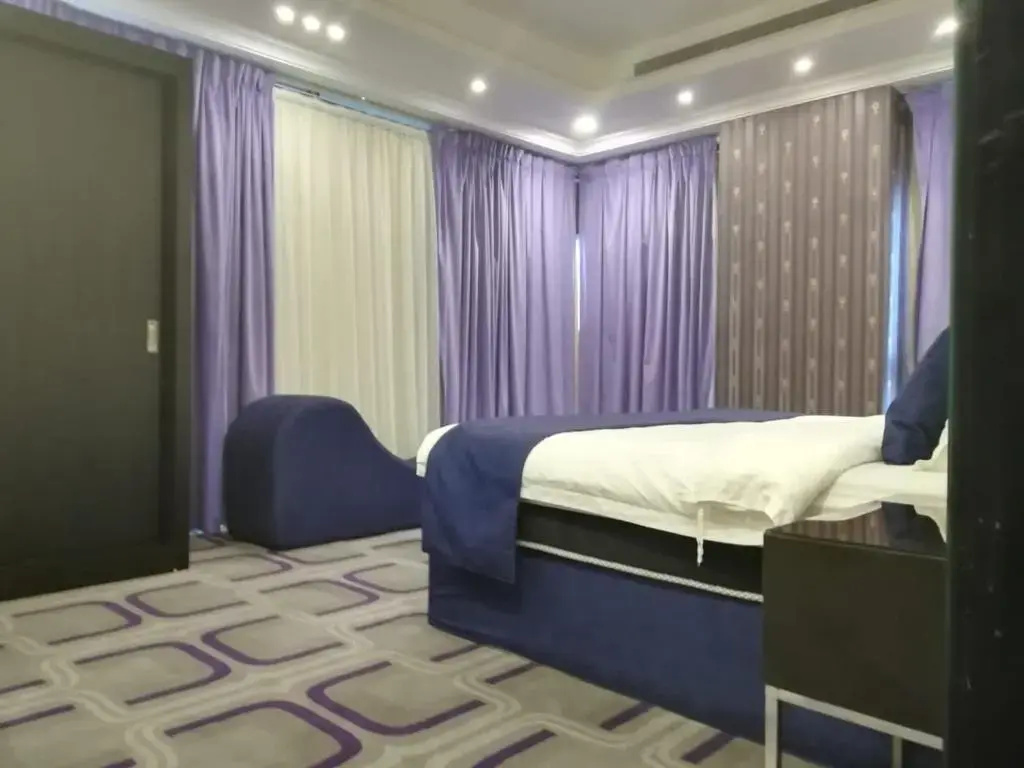 Double Junior Suite (full double bed)