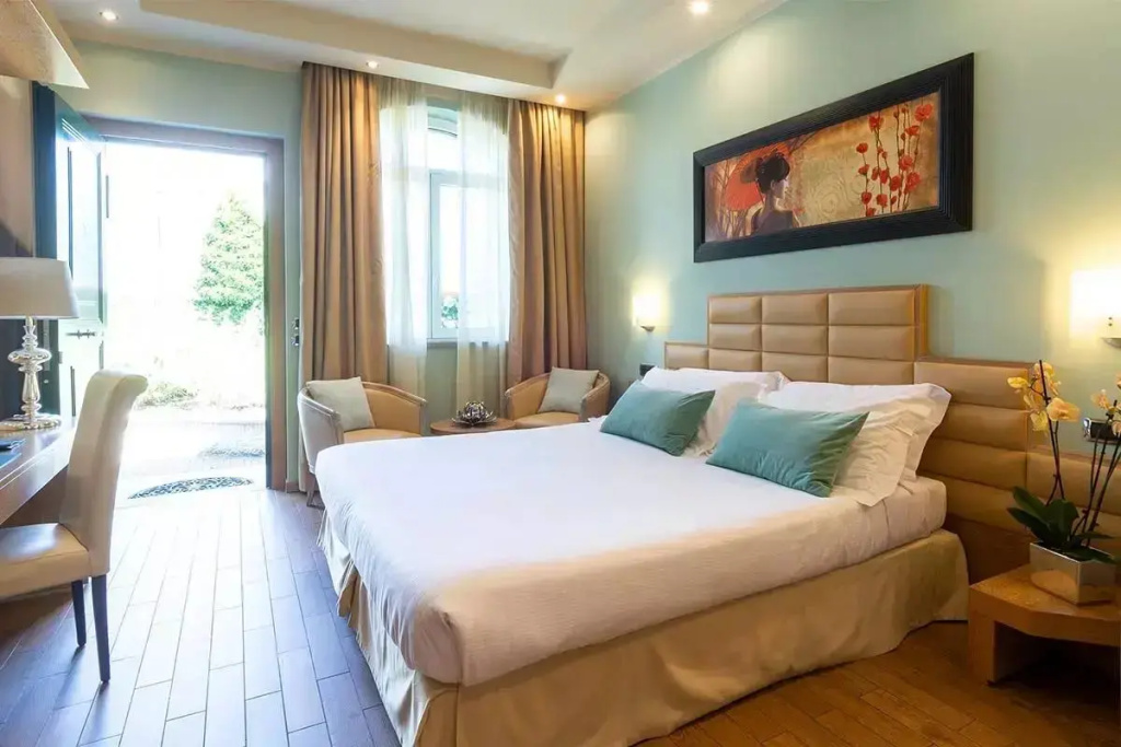 Deluxe Double room (full double bed)