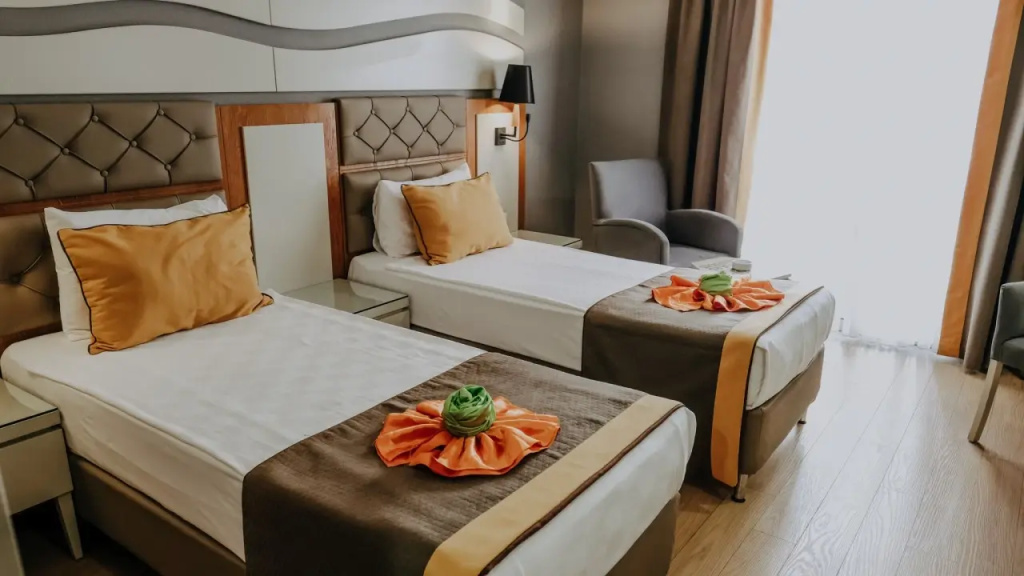 Standard Double room with land view (full double bed)