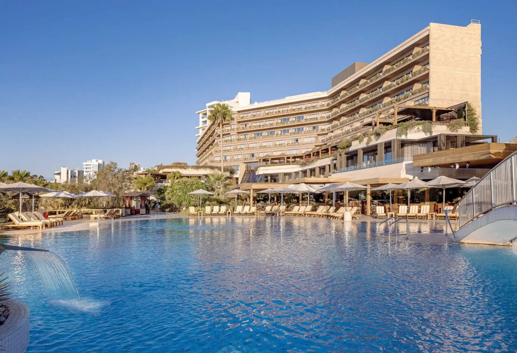 2. Four Seasons Hotel