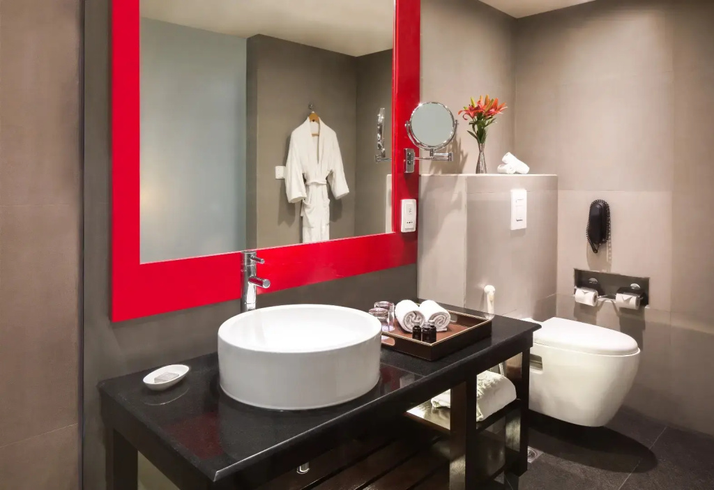 Deluxe Double room with pool view (full double bed)
