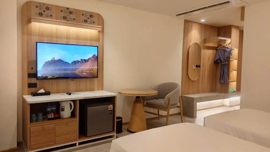 Двухместный номер Deluxe с балконом двуспальная кровать в Jomtien Thani Hotel