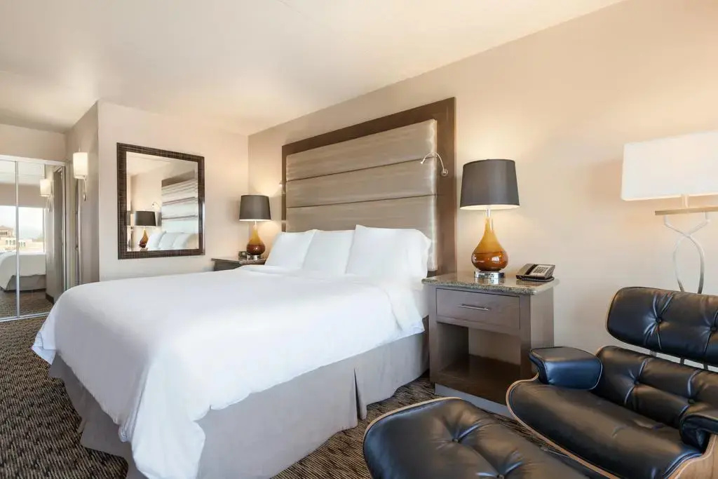USC Hotel — фото