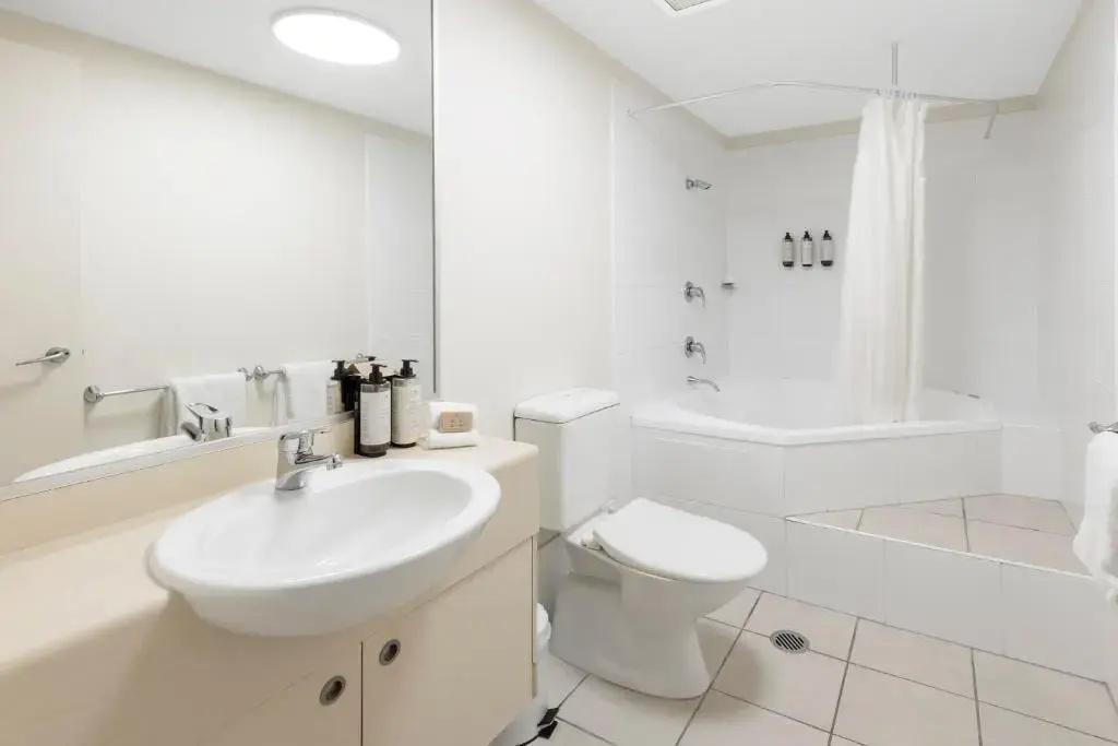 2 Bedrooms Quadruple Apartment