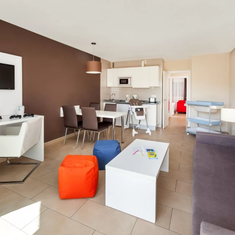 Double Family Apartment (full double bed)