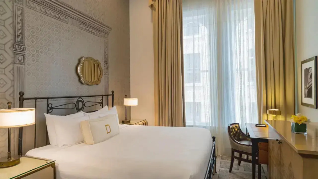 Petite Double room (full double bed)