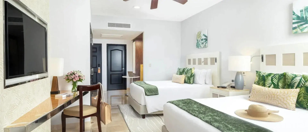 Deluxe Double Suite with ocean view twin beds