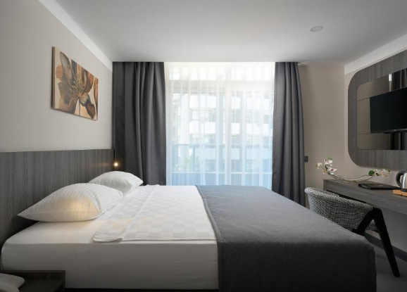 Deluxe Double room (full double bed)