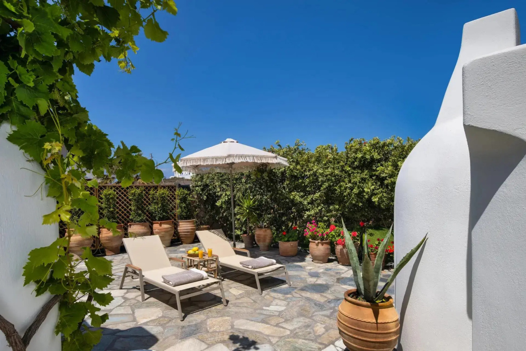 Jacuzzi Suite with garden view