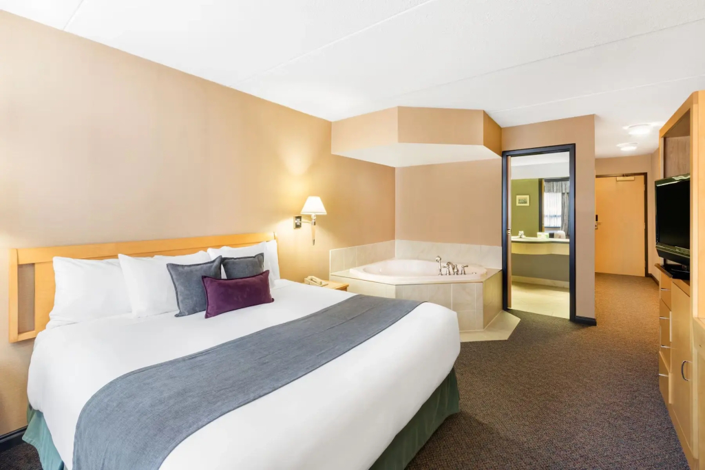 Double Studio Suite full double bed