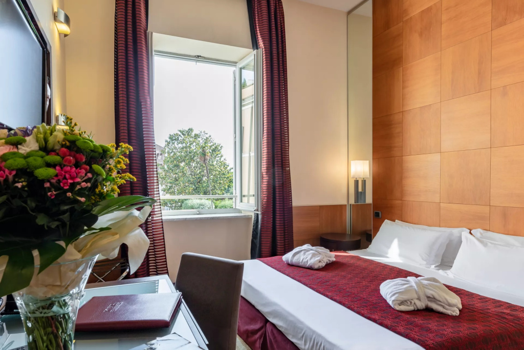 Double room with view (full double bed)