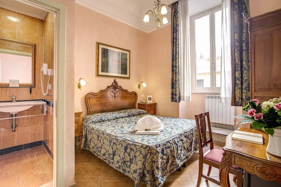 Double room (full double bed)