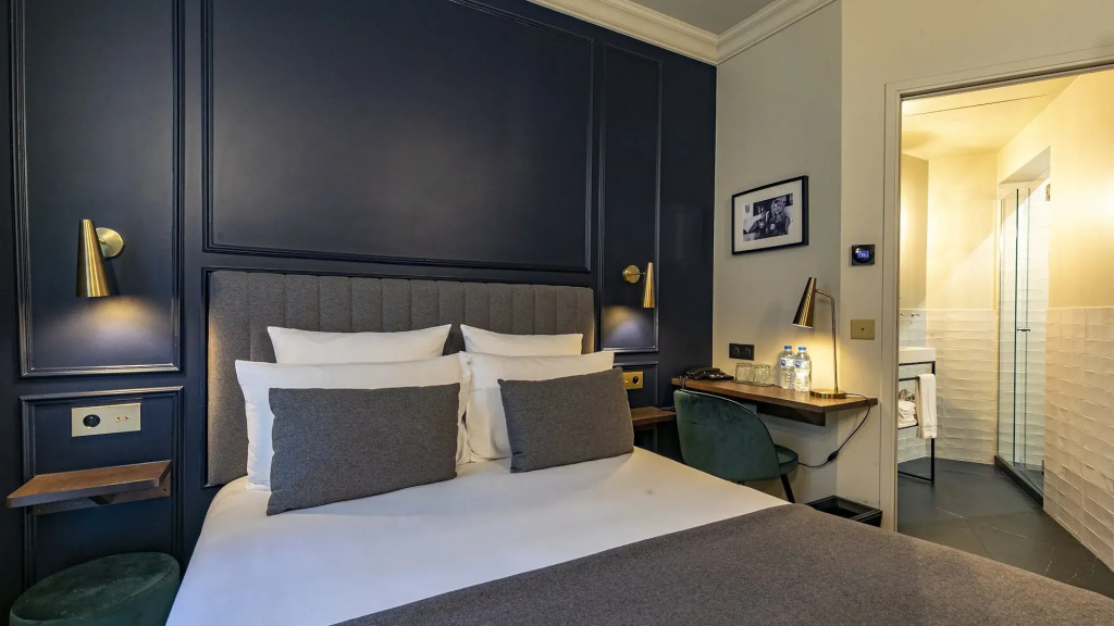 Classic Double room (full double bed)