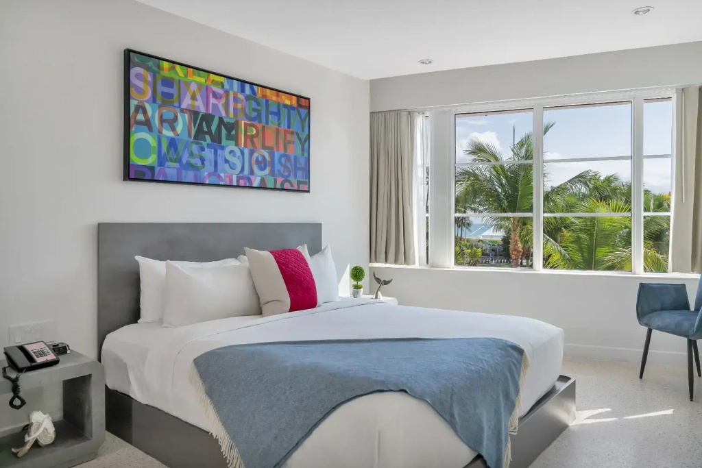 Rockstar Double Suite oceanfront (full double bed)