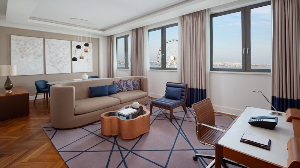Двухместный люкс Khazar c 1 комнатой с видом на море двуспальная кровать в Intourist Hotel Baku