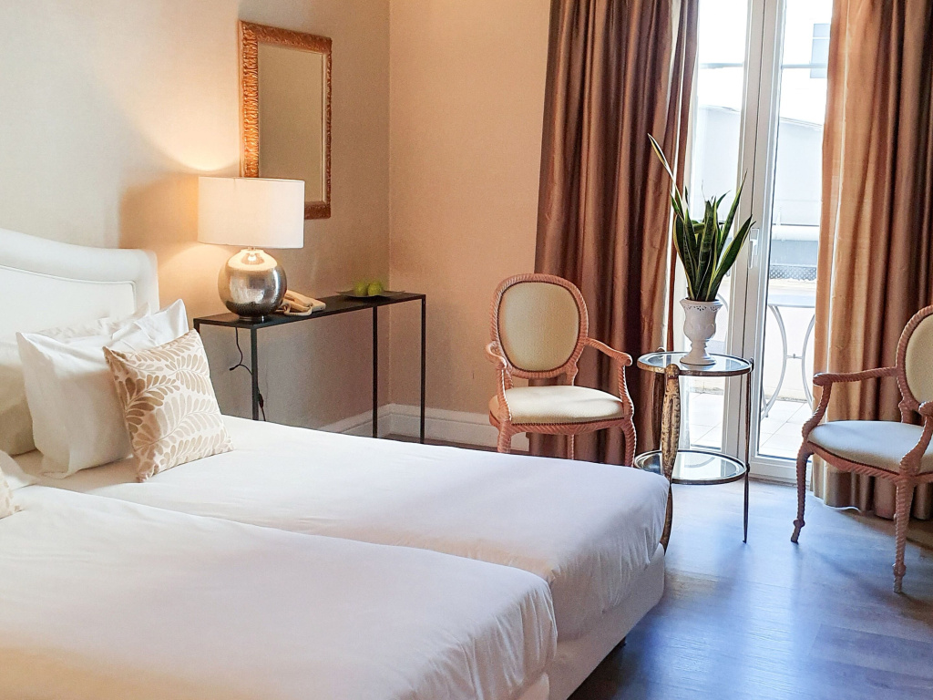 Superior Double room with pool view (twin beds)