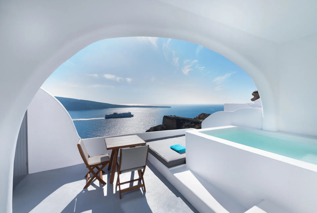 Senior with Outdoor Heated Plunge Pool with Jets Double Suite (full double bed)