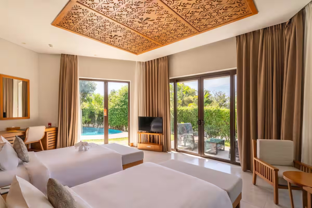 Luxury Double Villa with pool view (full double bed)