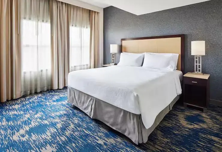 Embassy Suites by Hilton Alexandria Old Town - Chambres