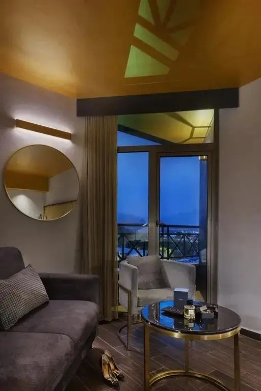Classic Double room with balcony (full double bed)