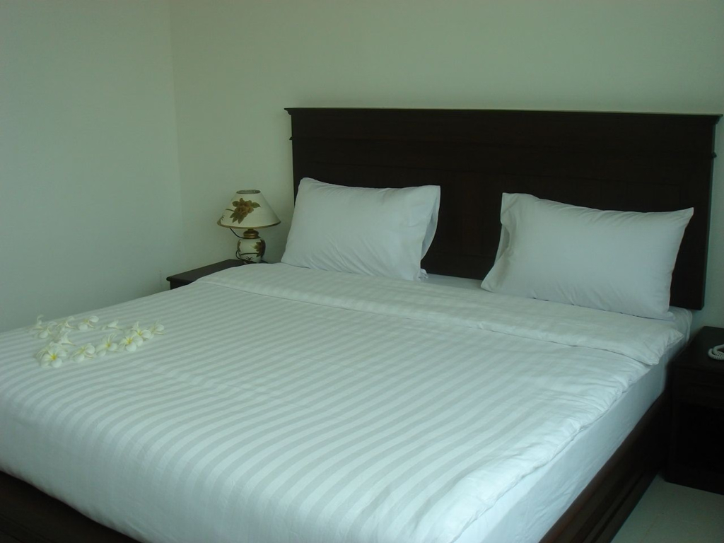 Двухместный полулюкс Samui Home двуспальная кровать в First Bungalow Beach Resort
