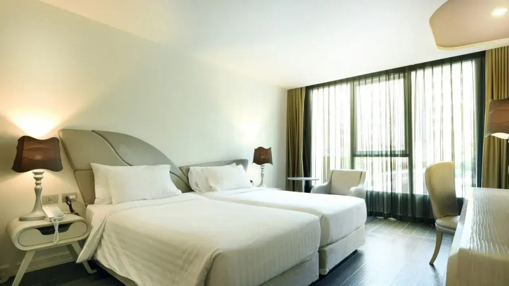 Deluxe Double room with pool view (full double bed)