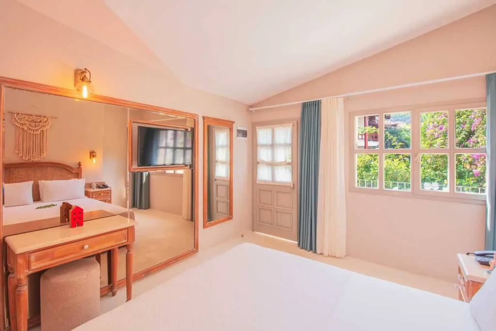Stone Double room (full double bed)