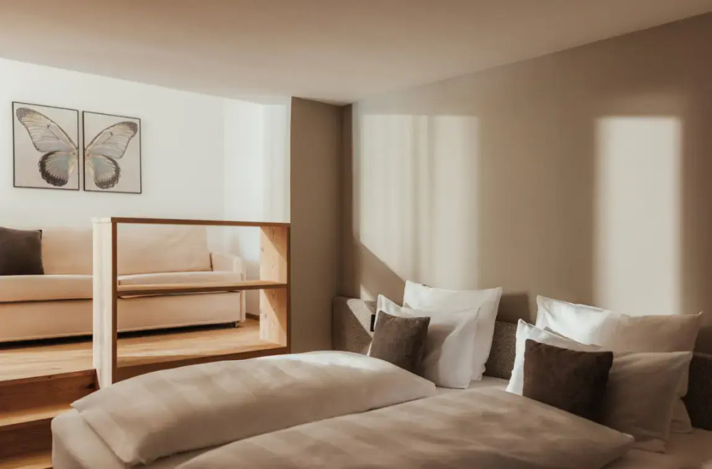 Scoton Double room (full double bed)
