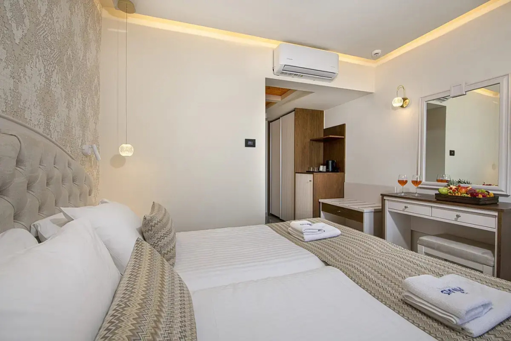 Superior Double room (full double bed)