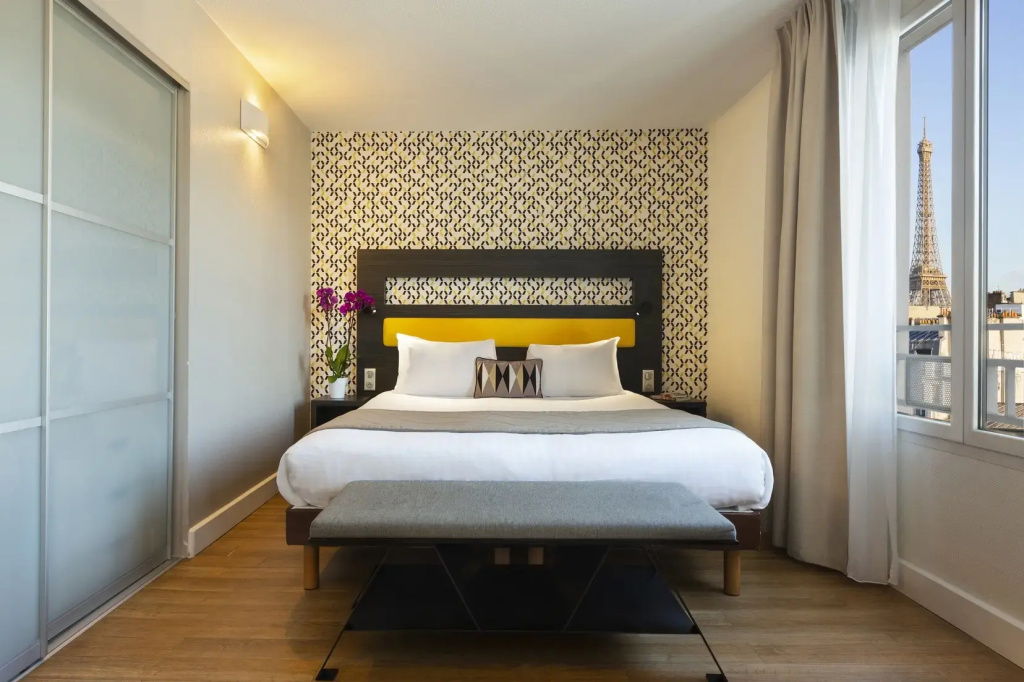 Eiffel Tower view Double Studio (full double bed)
