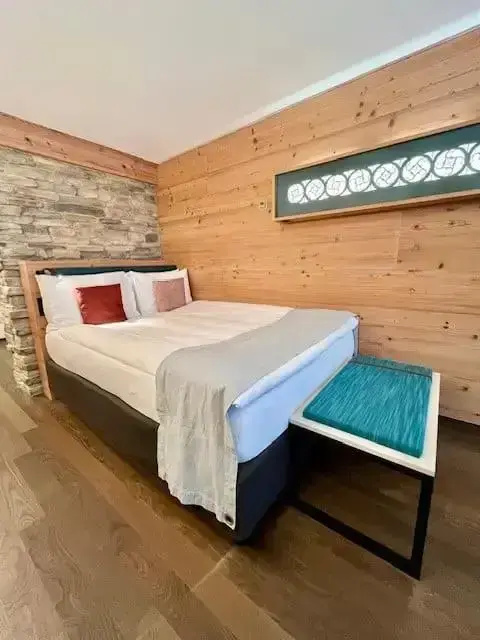 Tiny Double room (full double bed)