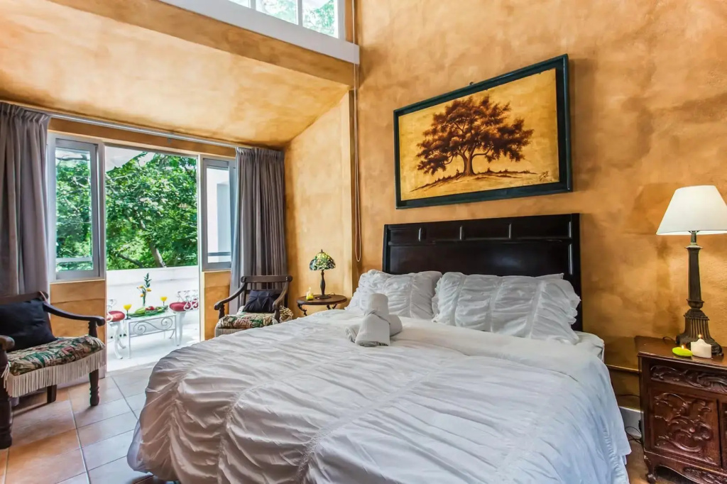 Duke Double room (full double bed)