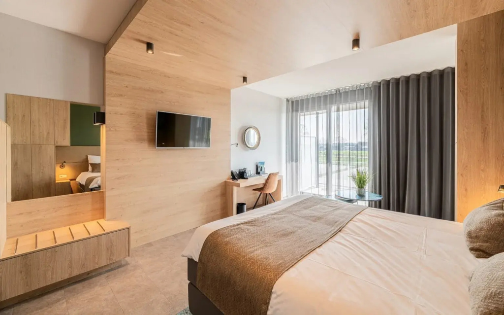 Deluxe Double room (full double bed)