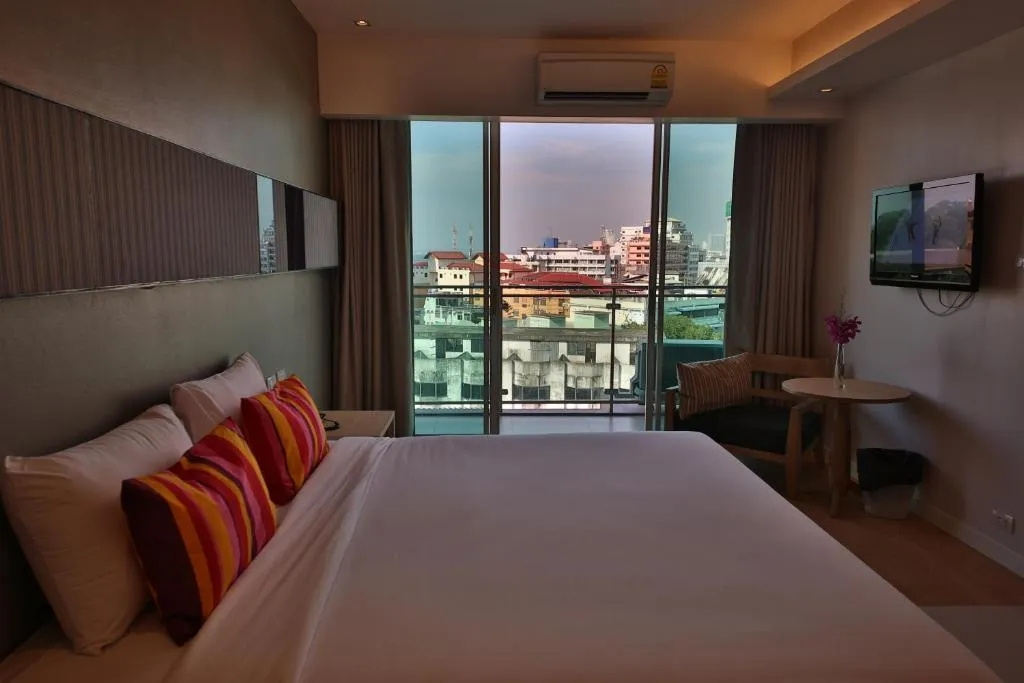 Sun Deluxe Double room with balcony and with city view (full double bed)