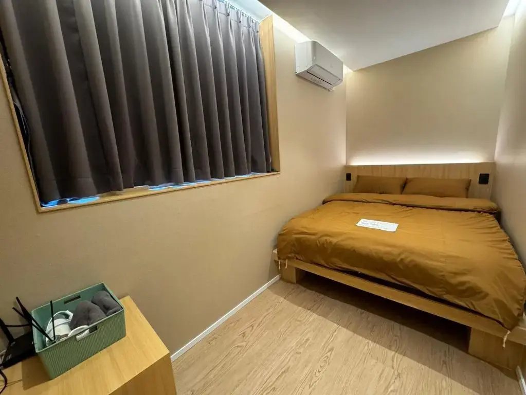 Deluxe Double room (full double bed)