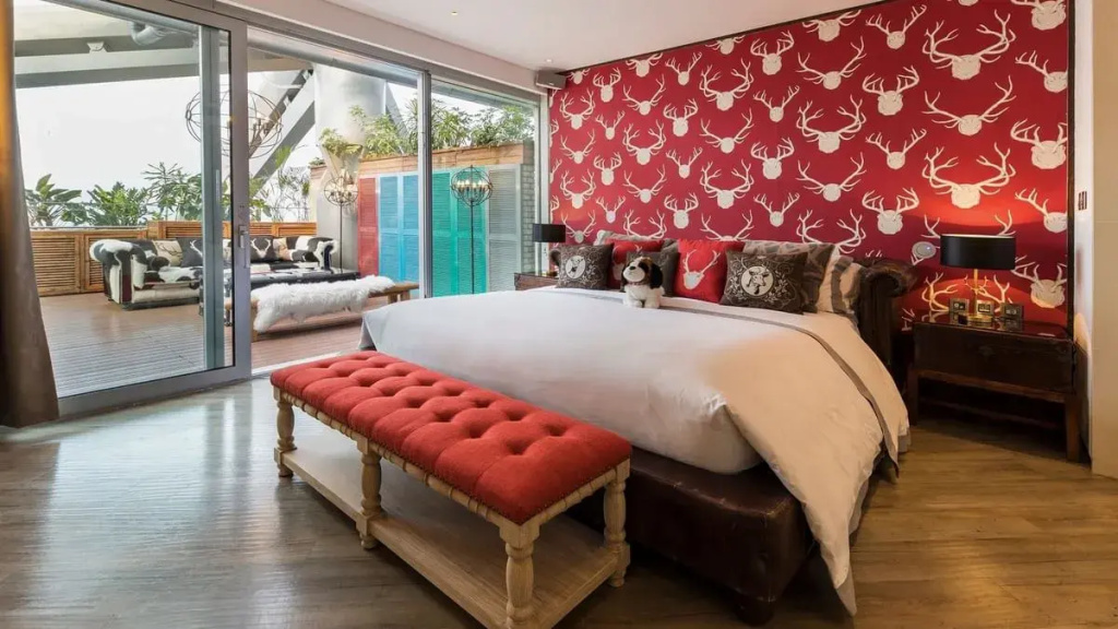 Double Swiss Chalet (full double bed)