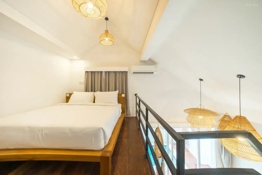 Pool Loft Suite