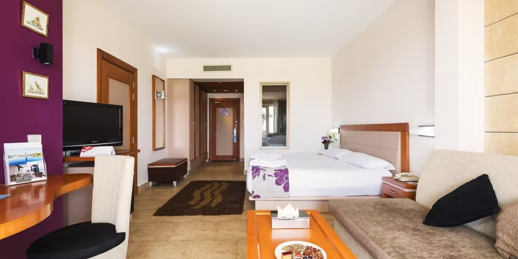 Двухместный номер Superior с частичным видом на море двуспальная кровать в Barceló Tiran Sharm
