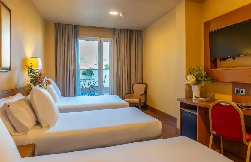 Triple room with view