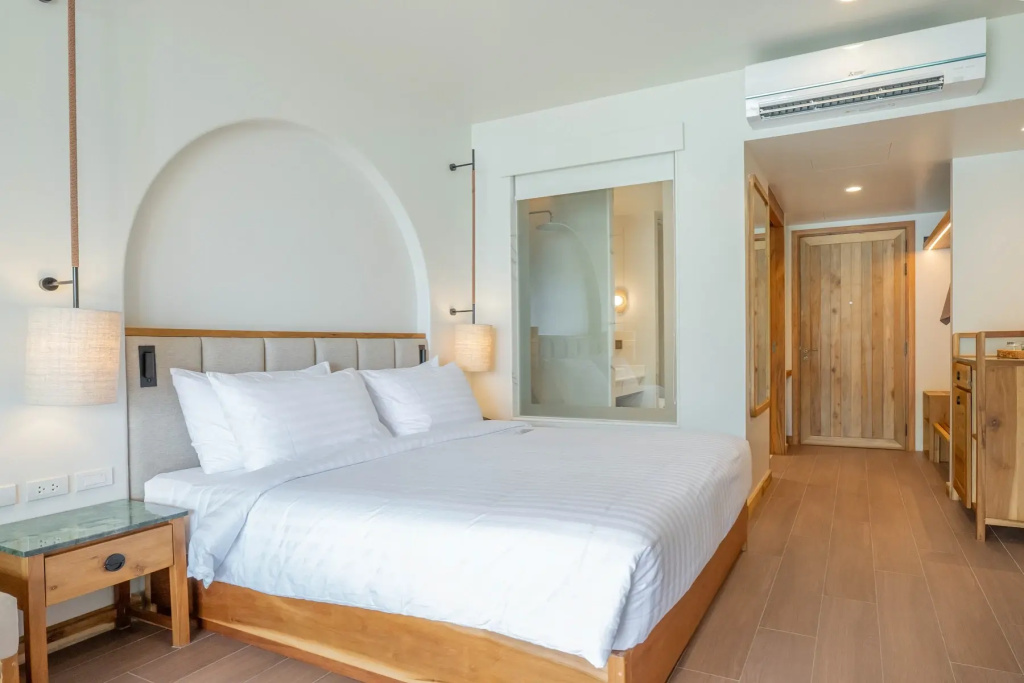 Deluxe Double room with sea view (full double bed)