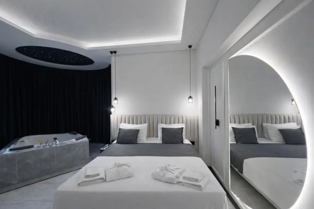 Double Junior Suite (full double bed)