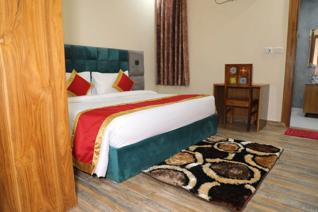 Deluxe Double room (full double bed)