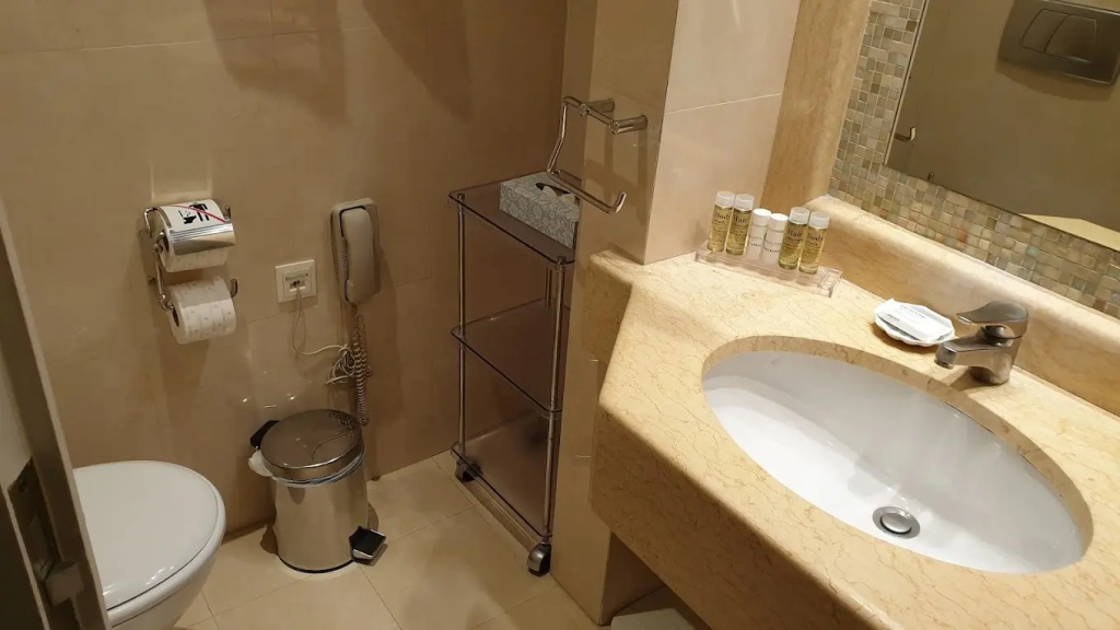 Executive Family Suite with pool view