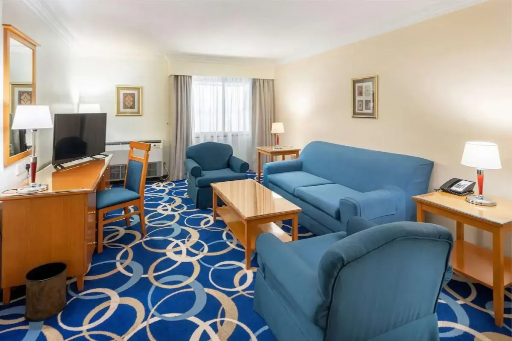 Double Suite with Lounge Access (full double bed)