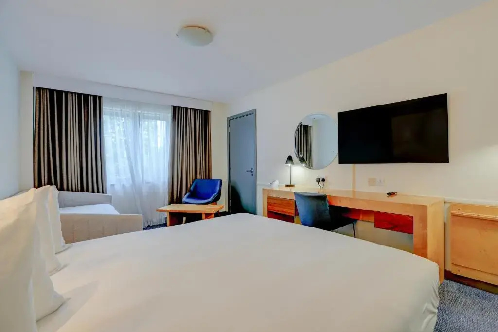 Sunday London Staines-upon-Thames Heathrow T5 - Chambres