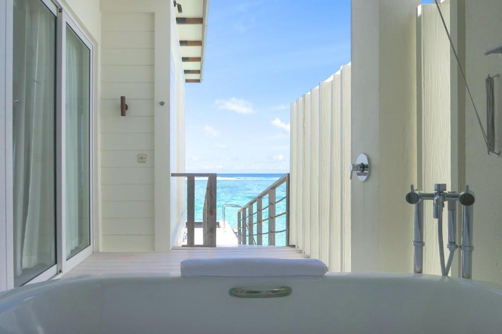 Holiday Inn Resort Kandooma Maldives