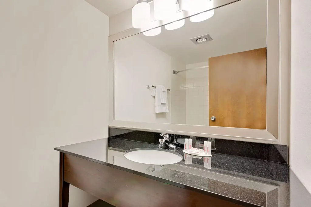 Ramada by Wyndham Marquette - Chambres