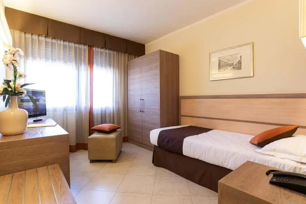 Pool Access Single room